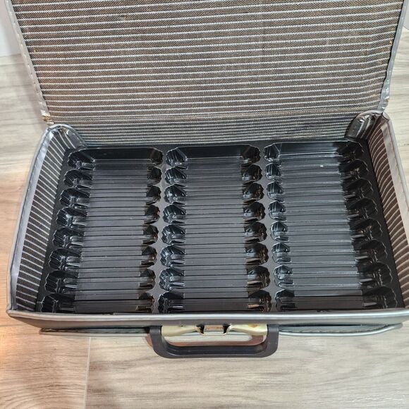 Vintage 1980s Cassette 24 Tape Storage Case with Handle - Picture 5 of 9